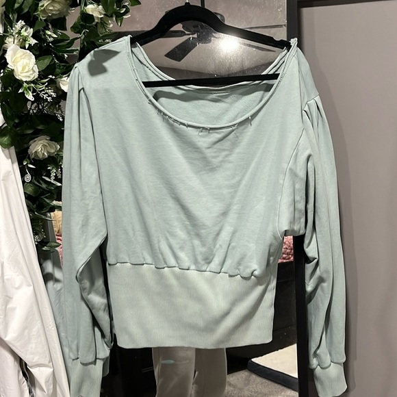 Venus off the shoulder sweatshirt - Picture 3 of 5